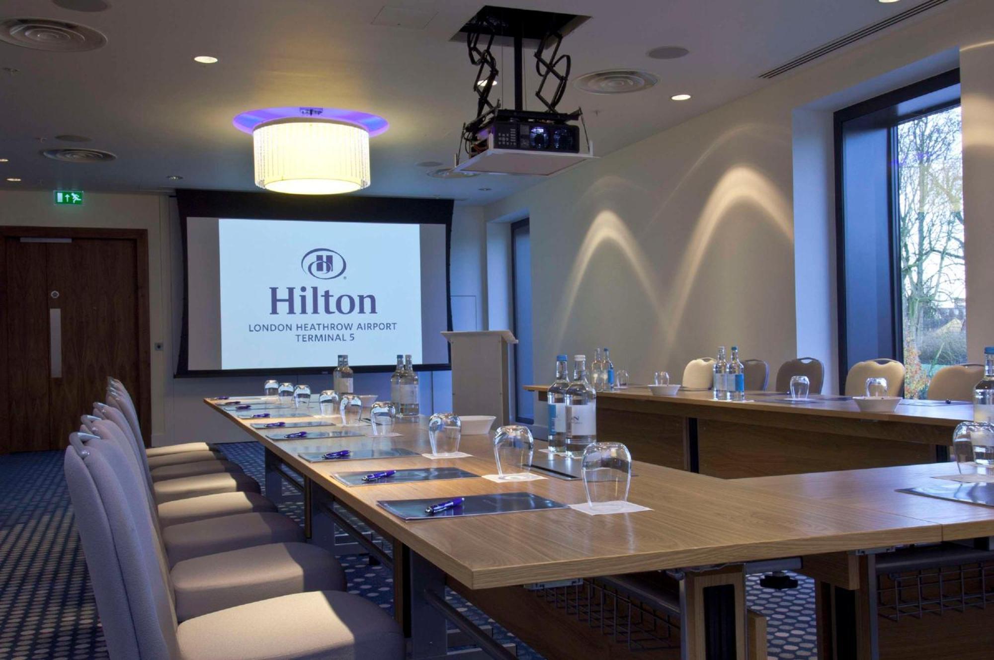 Hilton London Heathrow Airport Terminal 5 Hotel Hillingdon Eksteriør billede